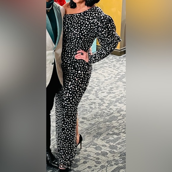 One shoulder bejeweled puff shoulder - Picture 2 of 4